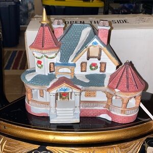 BX49 Vintage Lemax Holiday Village House with Red and Green Accents